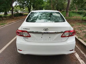 Toyota Corolla LE 4dr Sedan (1.8L 4cyl 4A) 2012 White