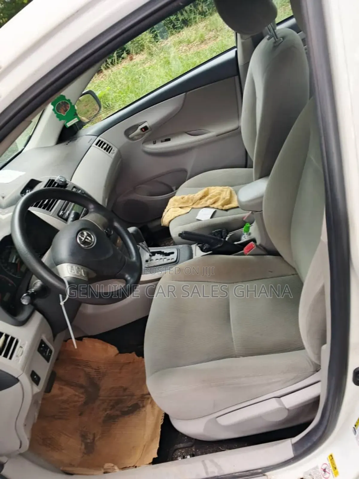 Toyota Corolla LE 4dr Sedan (1.8L 4cyl 4A) 2012 White