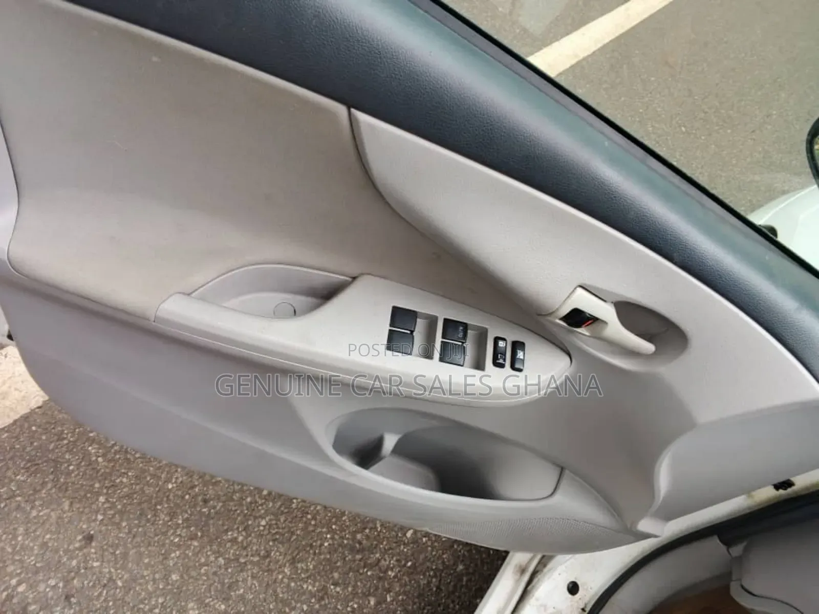 Toyota Corolla LE 4dr Sedan (1.8L 4cyl 4A) 2012 White