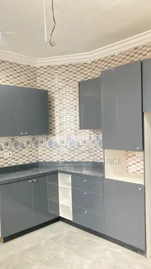 3bdrm House in Sowutuom Omanjor, Last Stop for rent