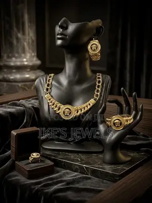 Vesarce Gold Jewellery Set