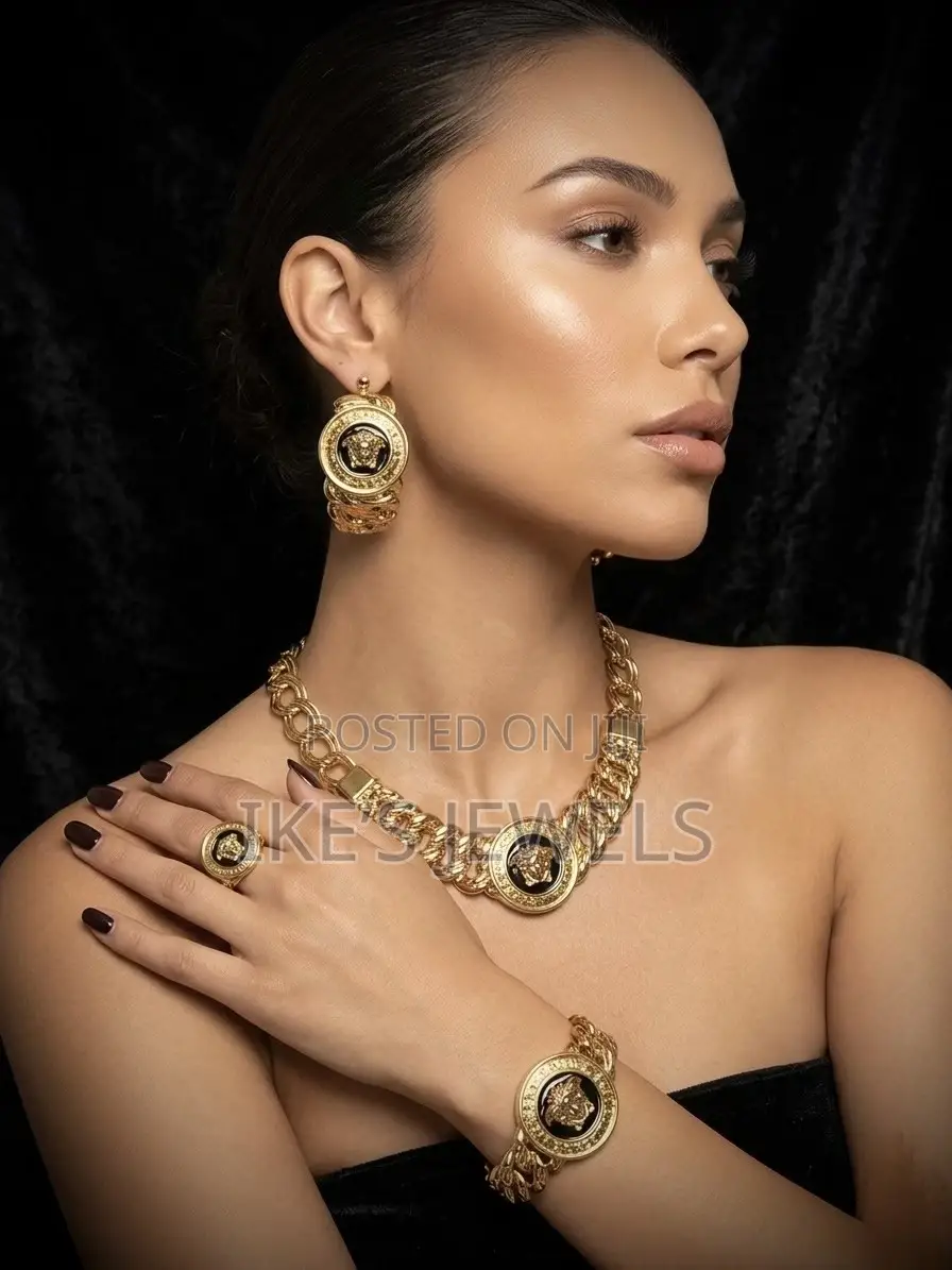 Vesarce Gold Jewellery Set