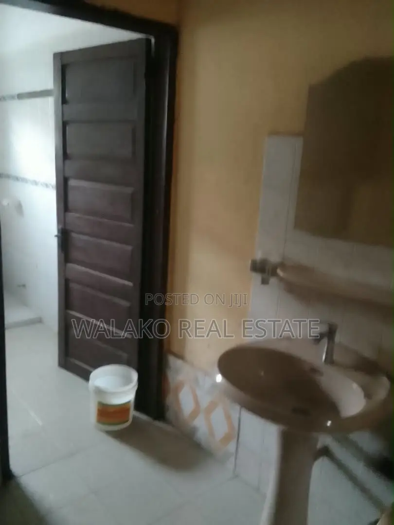 2bdrm Apartment in Awoshie for rent