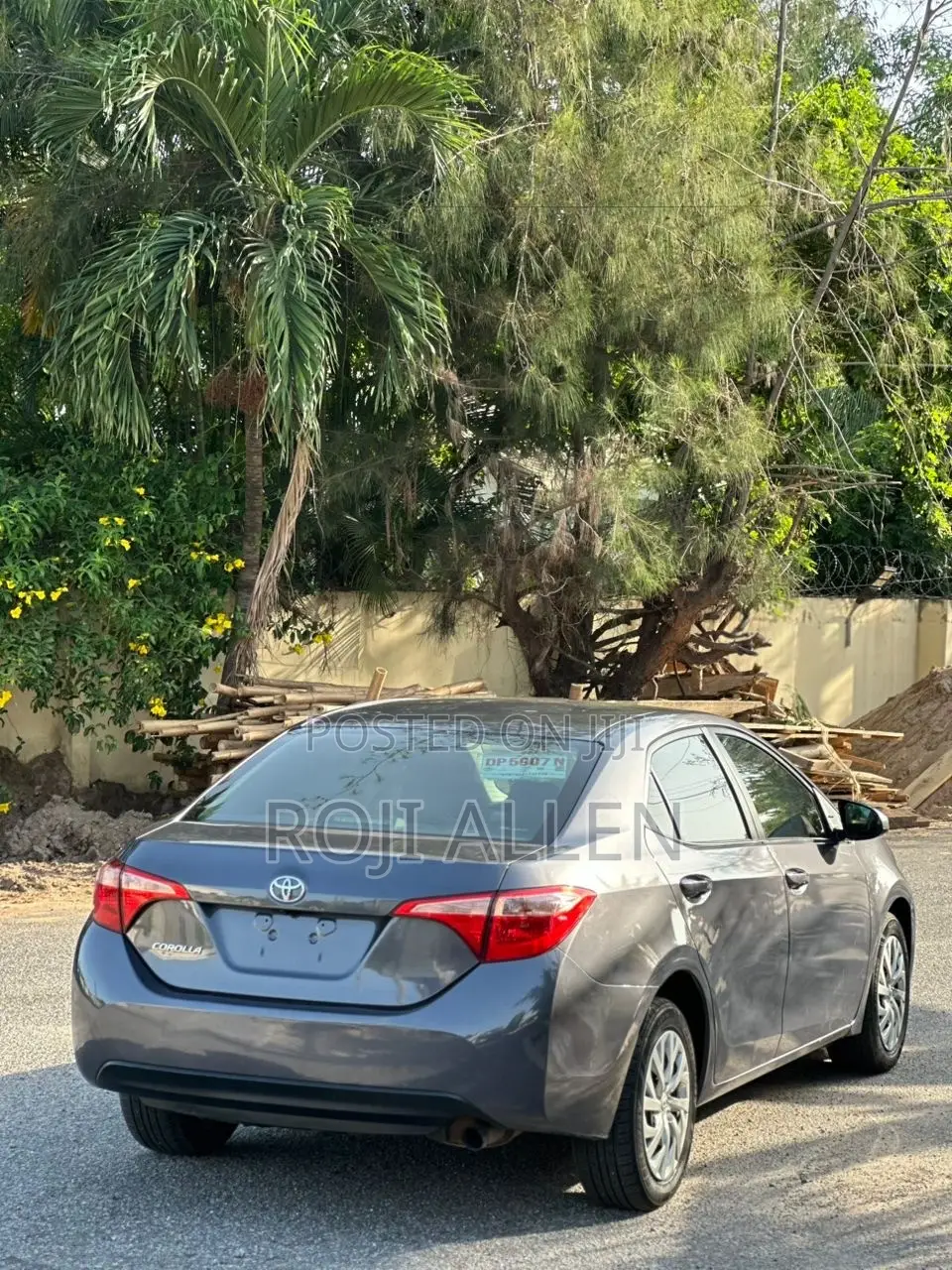 Toyota Corolla LE 4dr Sedan (1.8L 4cyl CVT) 2017 Gray
