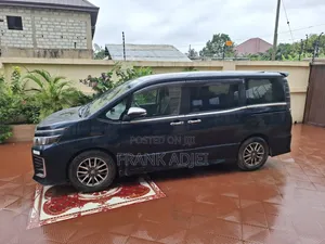 Toyota Voxy 2014 Blue