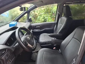 Toyota Voxy 2014 Blue