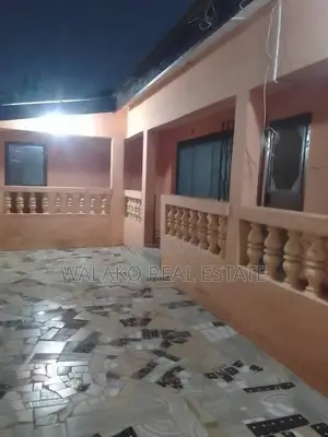3bdrm Apartment in Awoshie for rent