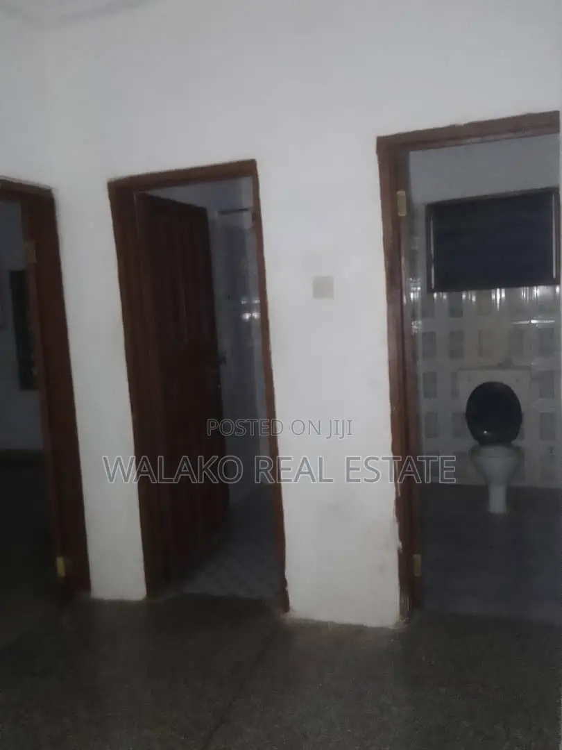 3bdrm Apartment in Awoshie for rent