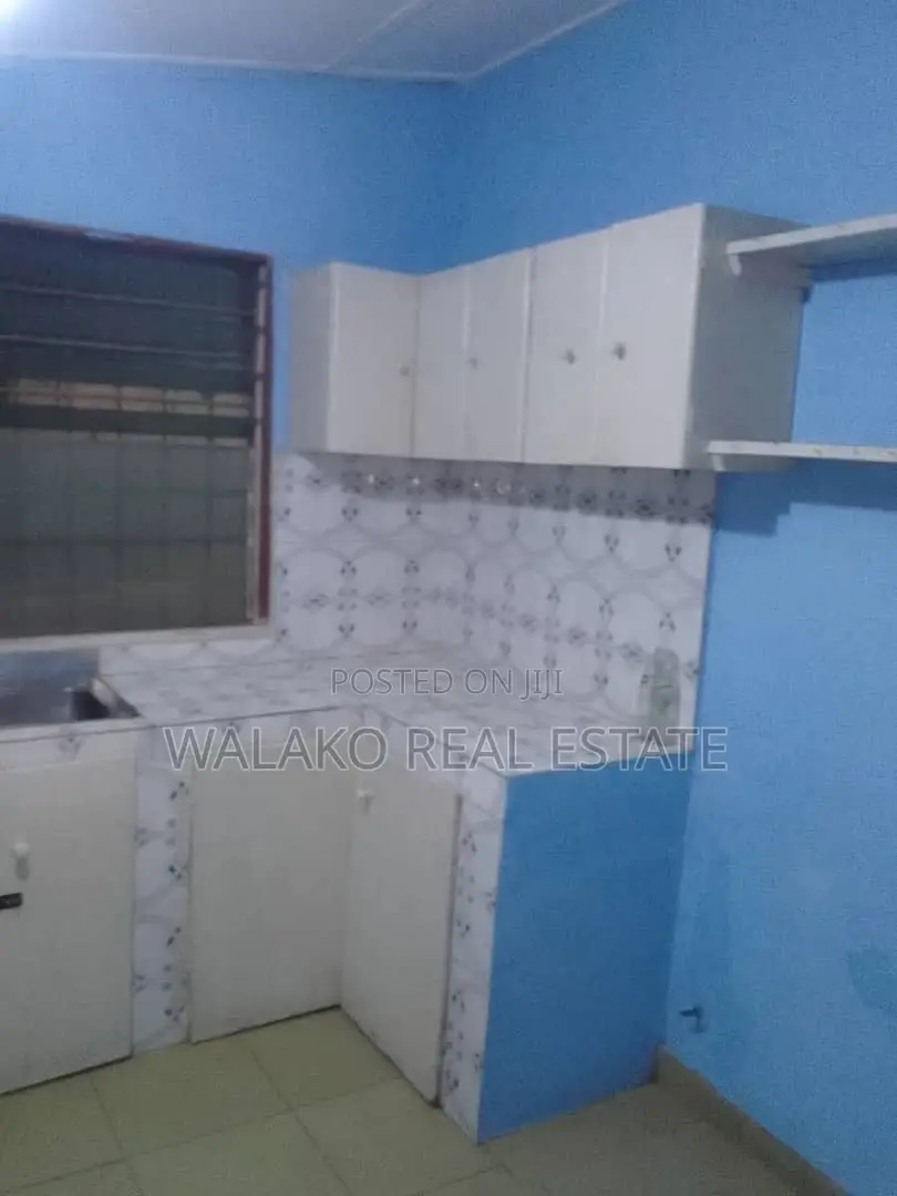 3bdrm Apartment in Awoshie for rent