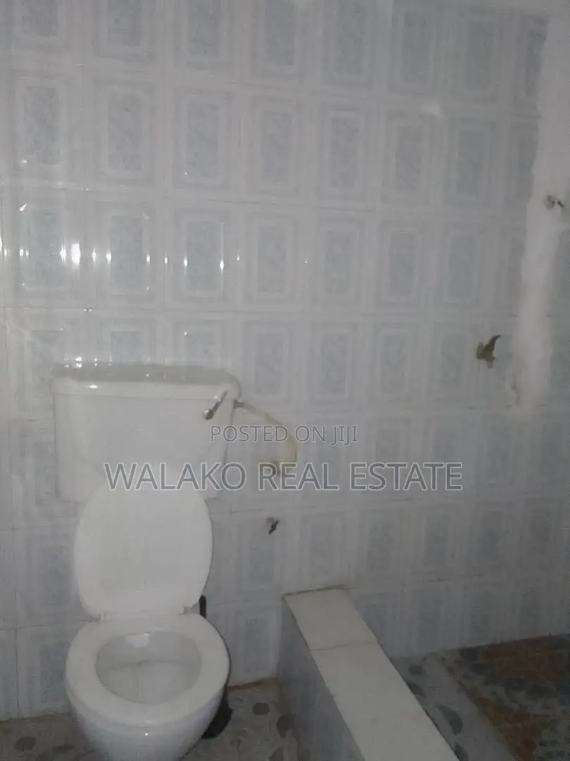3bdrm Apartment in Awoshie for rent