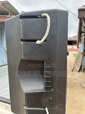 Mackie Speakers
