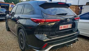 Toyota Highlander 2022 Blue