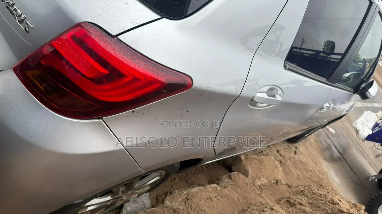 Toyota Yaris 2015 Silver