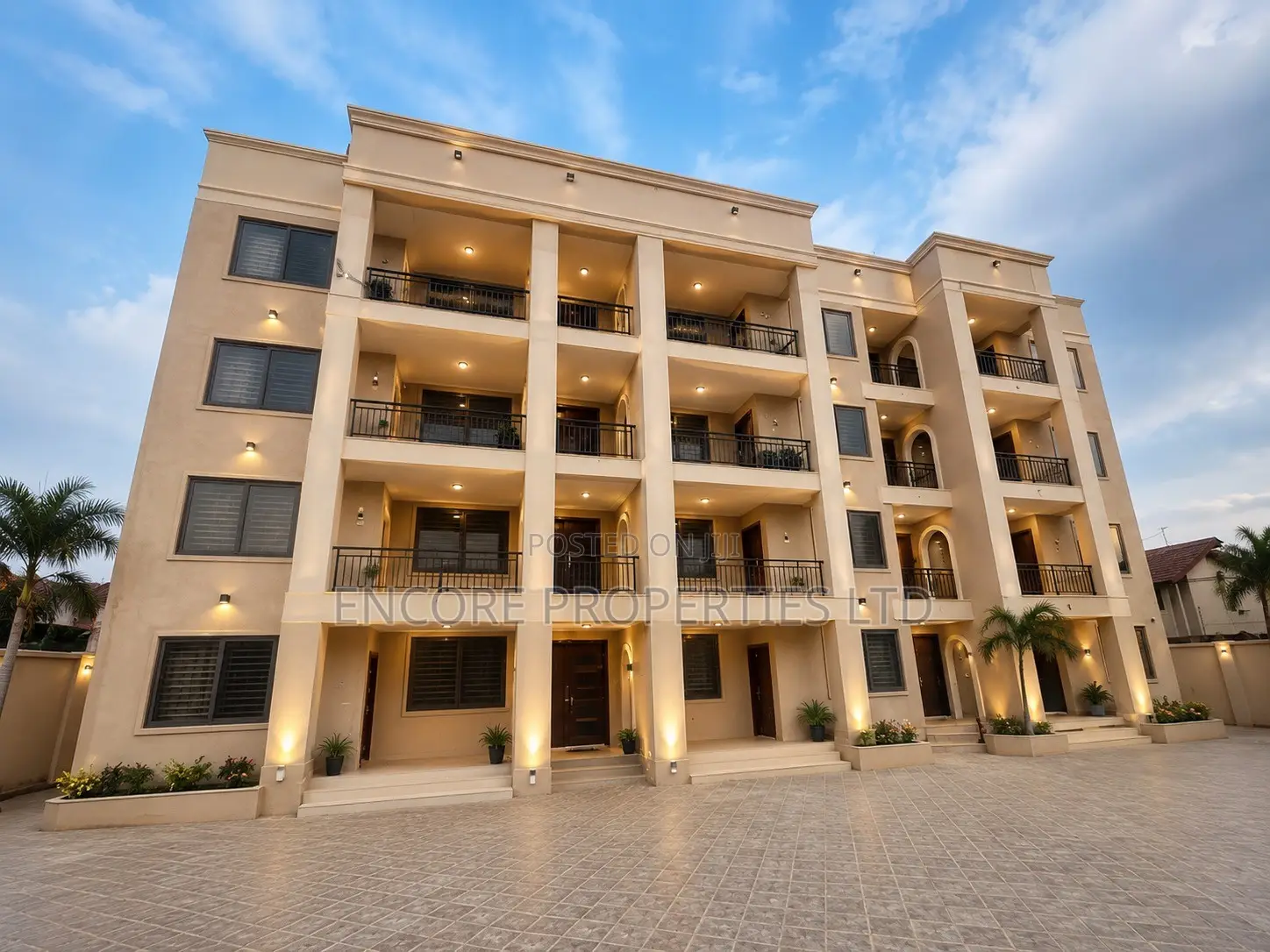 6bdrm Apartment in School Junction for sale