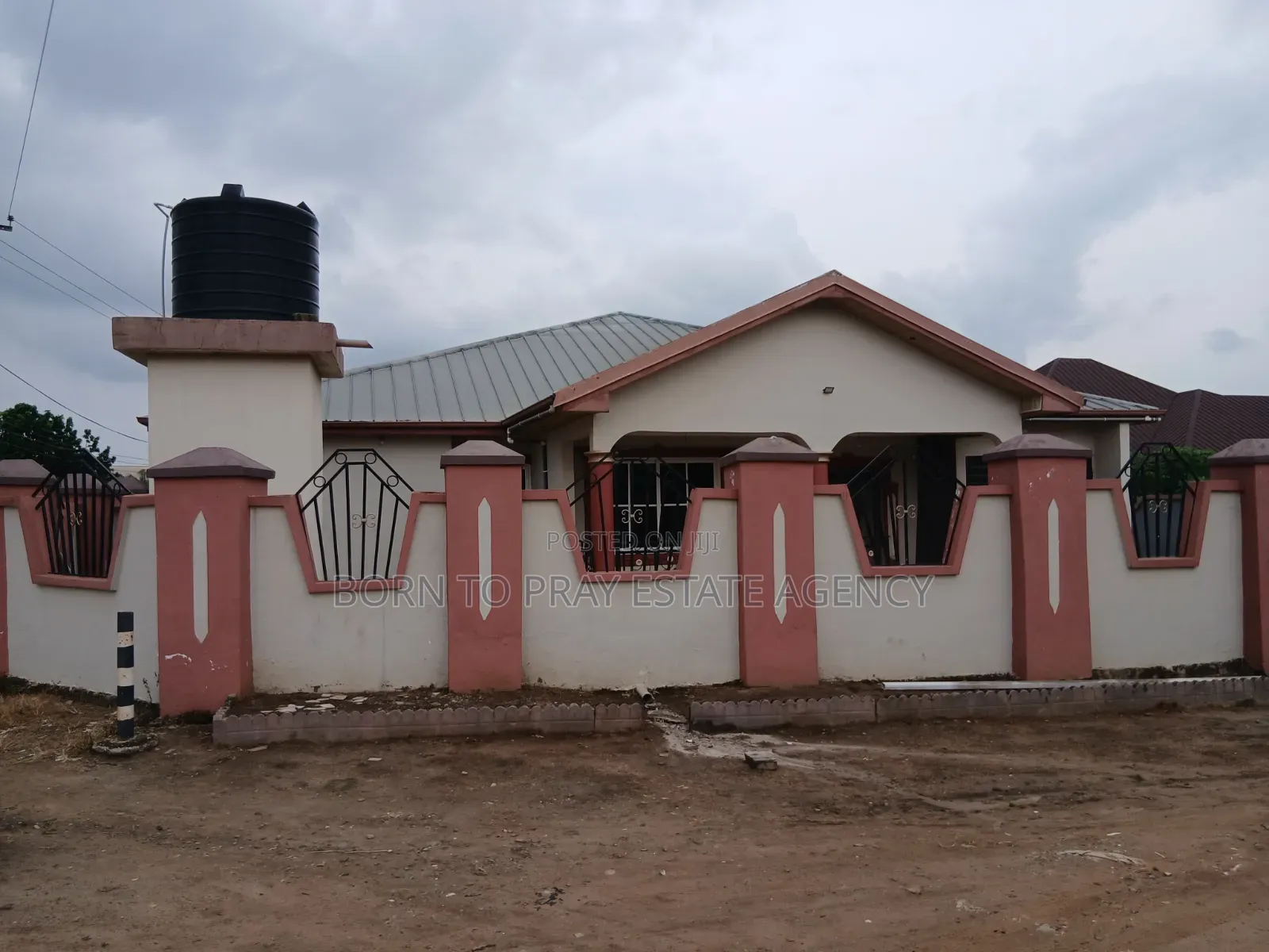 4bdrm House in Born To Pray Estate, Ejisu-Juaben Municipal for rent