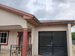 4bdrm House in Born To Pray Estate, Ejisu-Juaben Municipal for rent