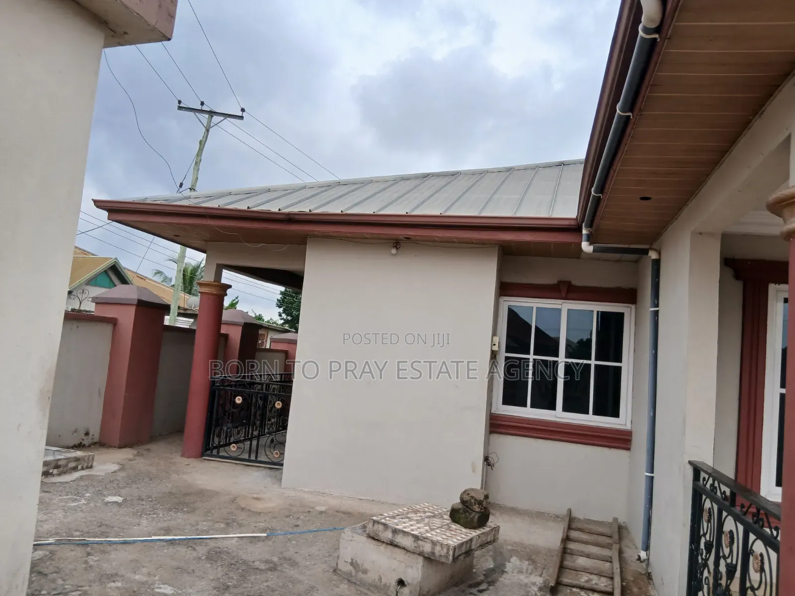 4bdrm House in Born To Pray Estate, Ejisu-Juaben Municipal for rent