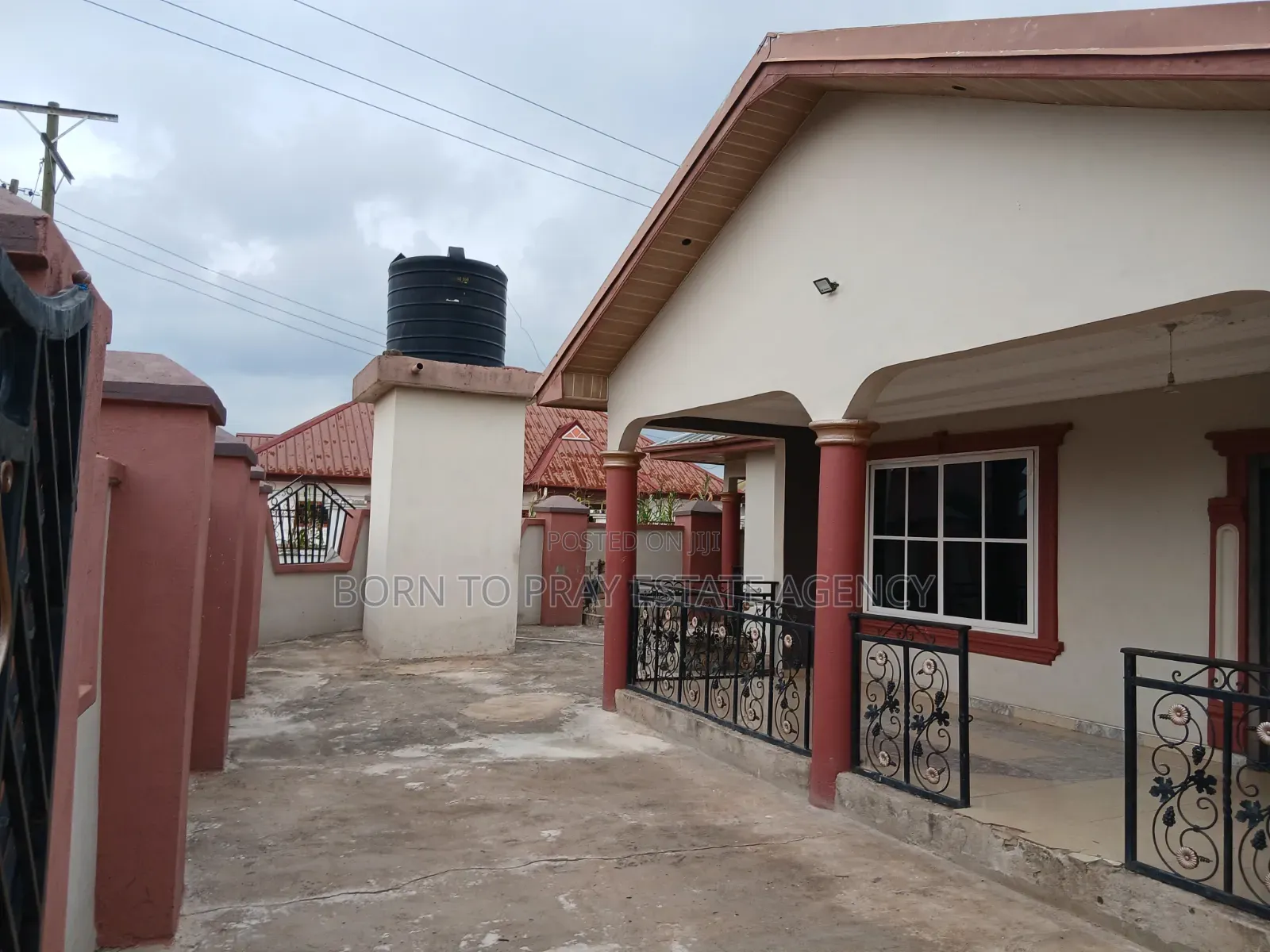4bdrm House in Born To Pray Estate, Ejisu-Juaben Municipal for rent