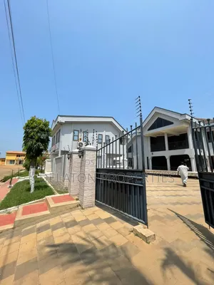 8bdrm House in Baatsona Total for rent