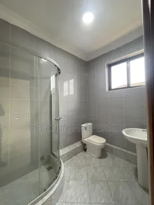 8bdrm House in Baatsona Total for rent