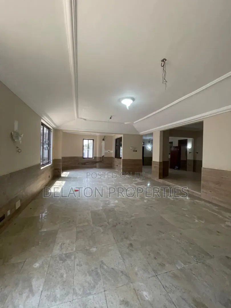 8bdrm House in Baatsona Total for rent