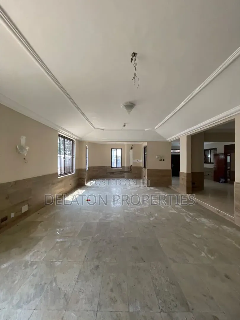 8bdrm House in Baatsona Total for rent