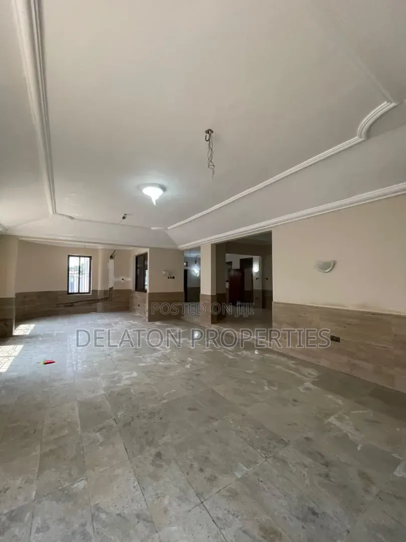8bdrm House in Baatsona Total for rent
