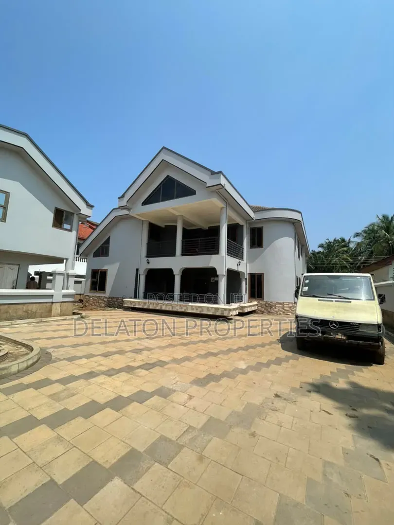 8bdrm House in Baatsona Total for rent