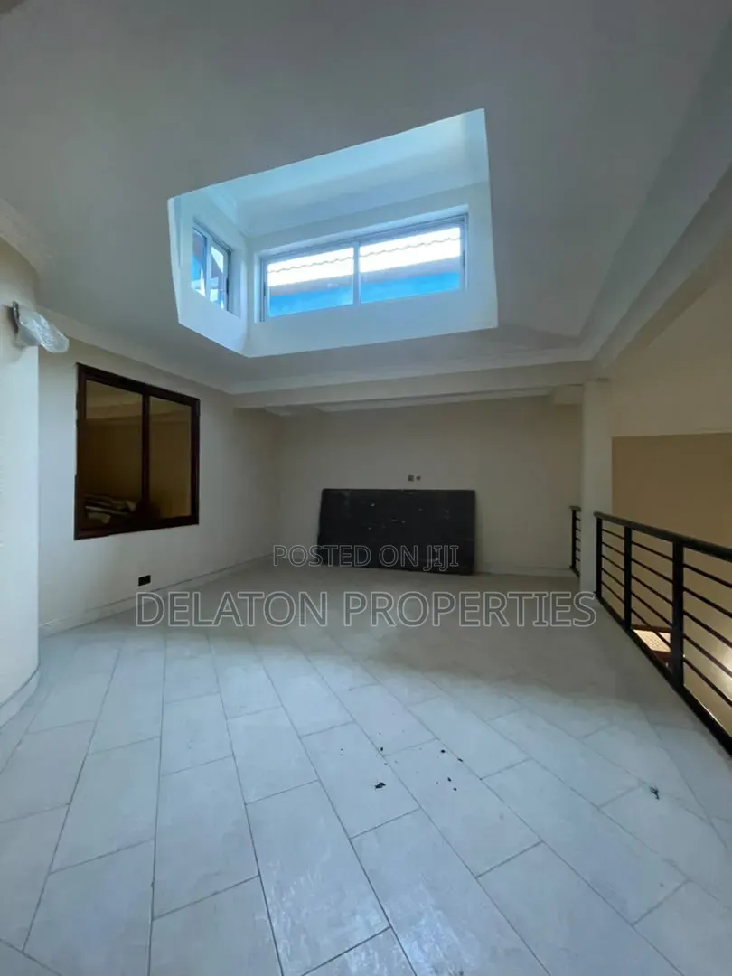 8bdrm House in Baatsona Total for rent