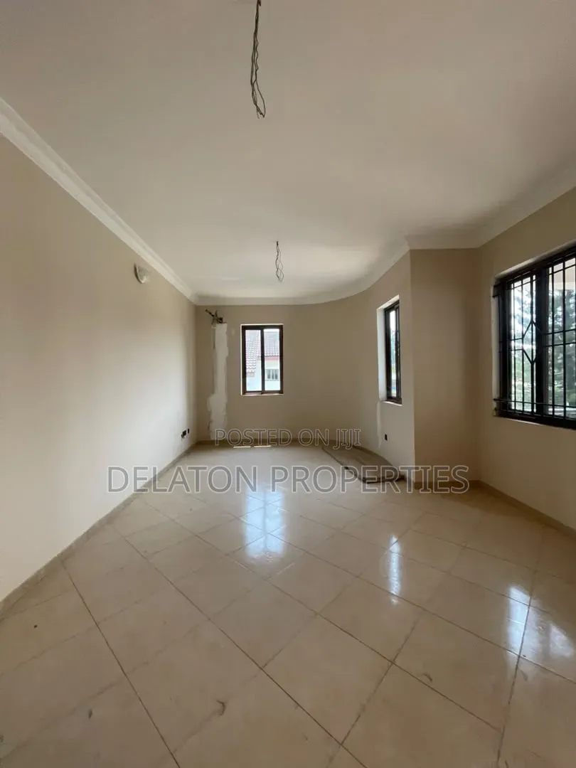 8bdrm House in Baatsona Total for rent