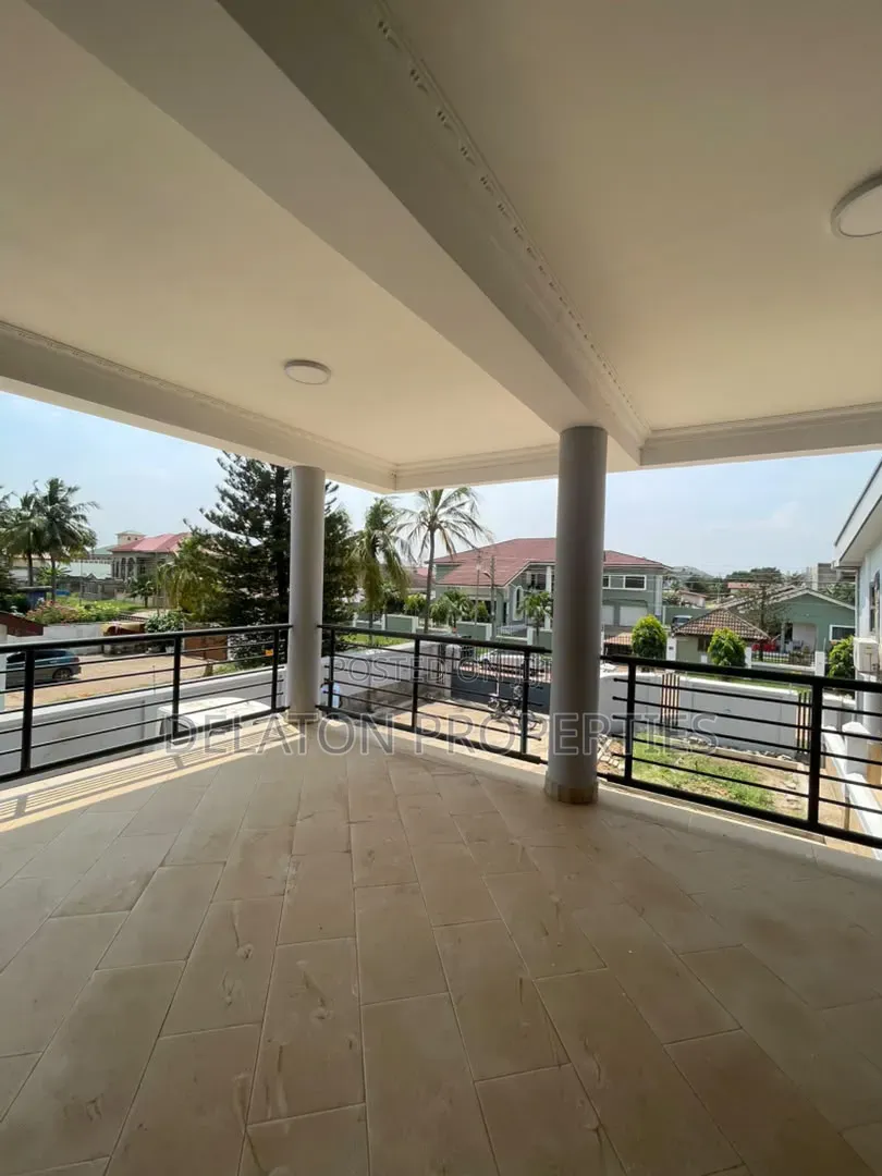 8bdrm House in Baatsona Total for rent