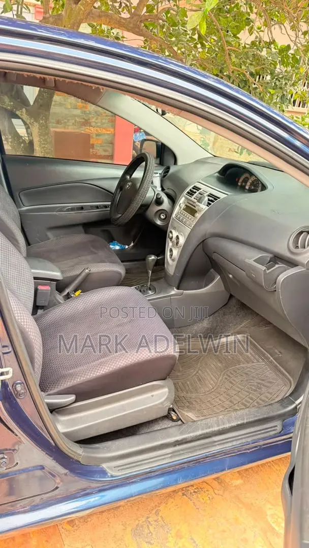 Toyota Yaris 2012 Blue
