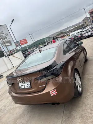 Hyundai Elantra Limited Sedan FWD (1.8L 4cyl 6A) 2013 Brown