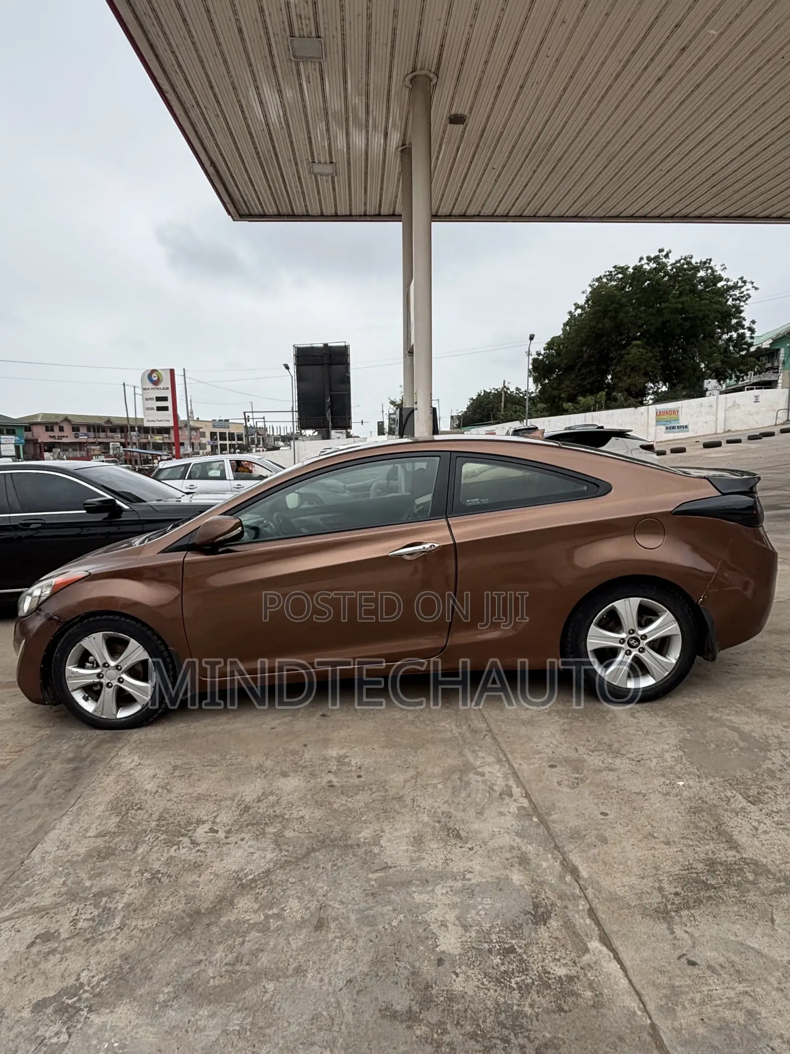 Hyundai Elantra Limited Sedan FWD (1.8L 4cyl 6A) 2013 Brown