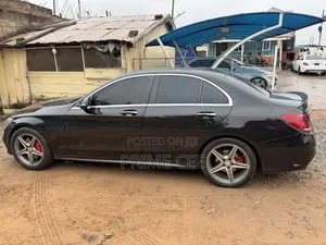 Mercedes-Benz C300 2016 Black