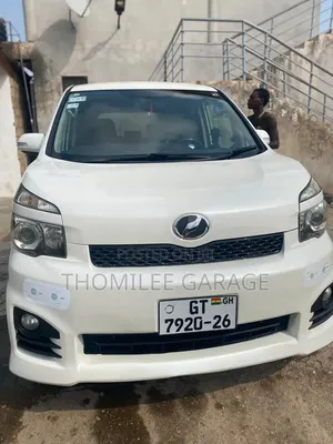 Toyota Voxy 2010 White