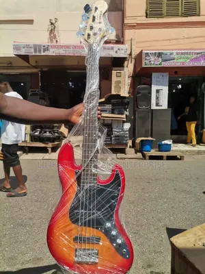 Yamaha 5 Strings Bass