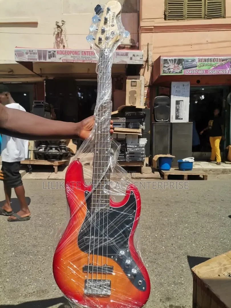 Yamaha 5 Strings Bass
