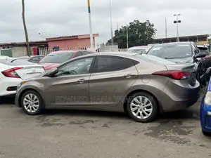 Hyundai Elantra 2016 Gold