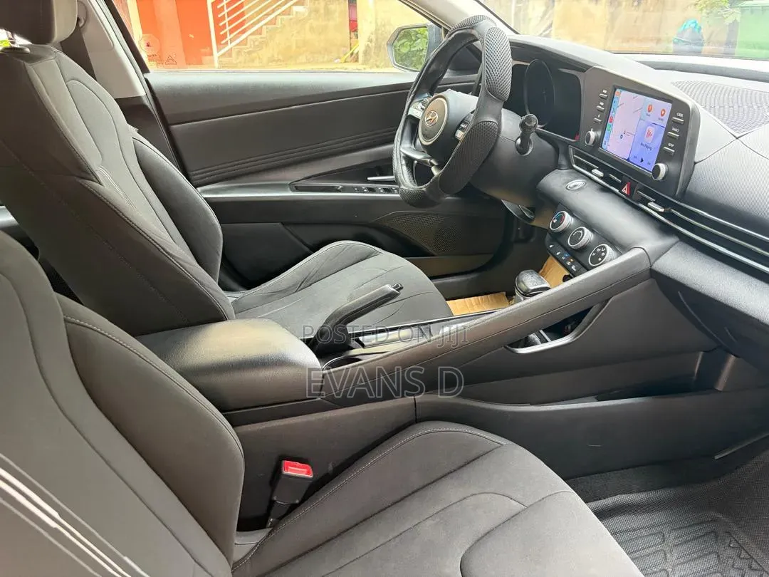 Hyundai Elantra 2022 Black