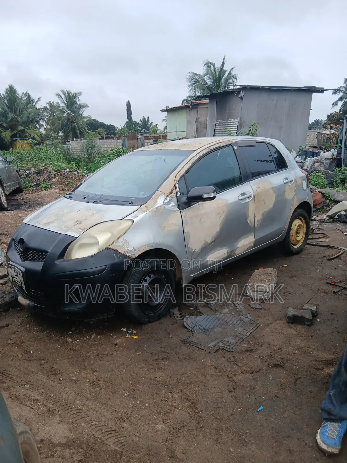Toyota Vitz 2010 Silver