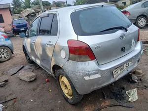 Toyota Vitz 2010 Silver