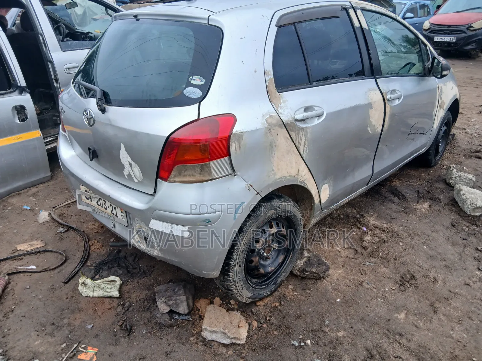 Toyota Vitz 2010 Silver