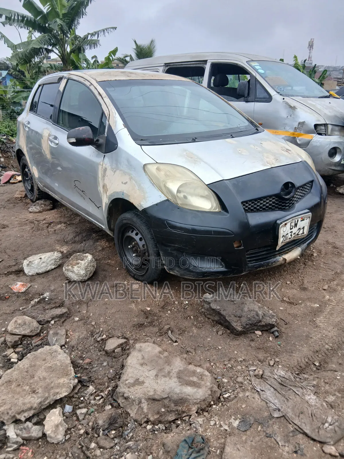 Toyota Vitz 2010 Silver