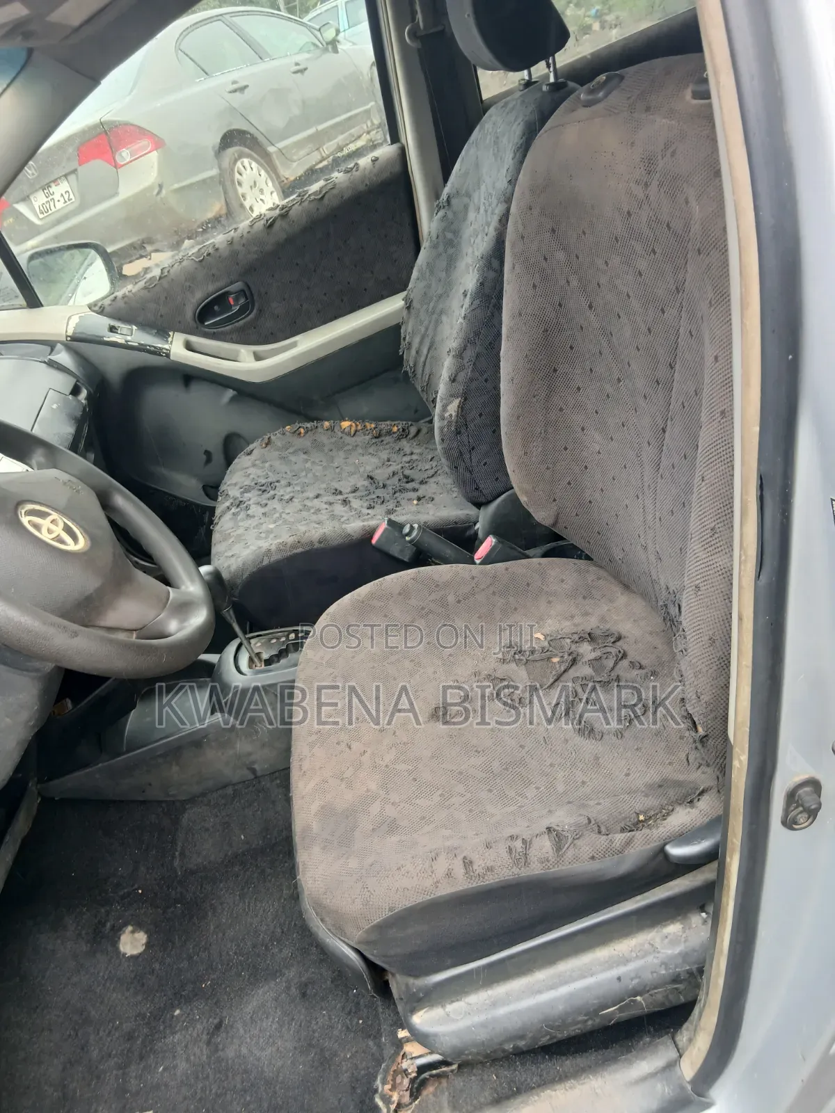 Toyota Vitz 2010 Silver