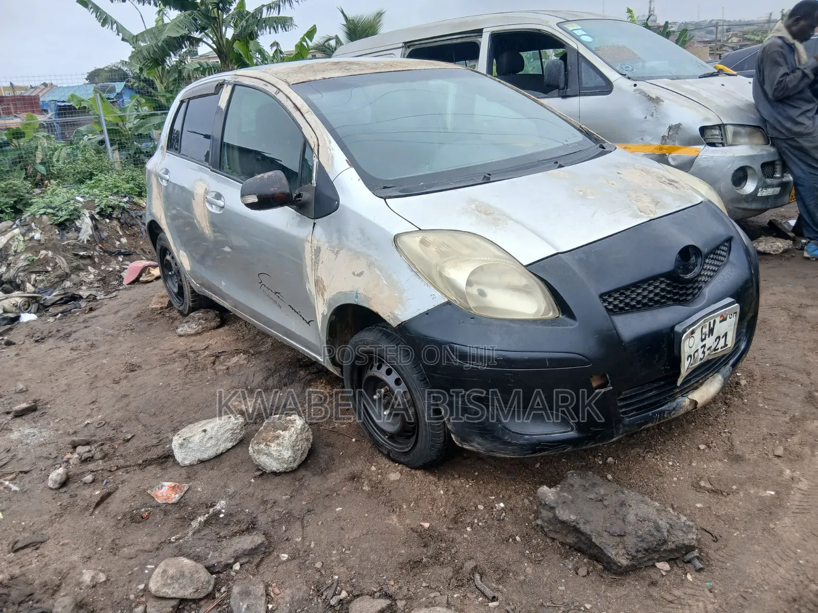 Toyota Vitz 2010 Silver