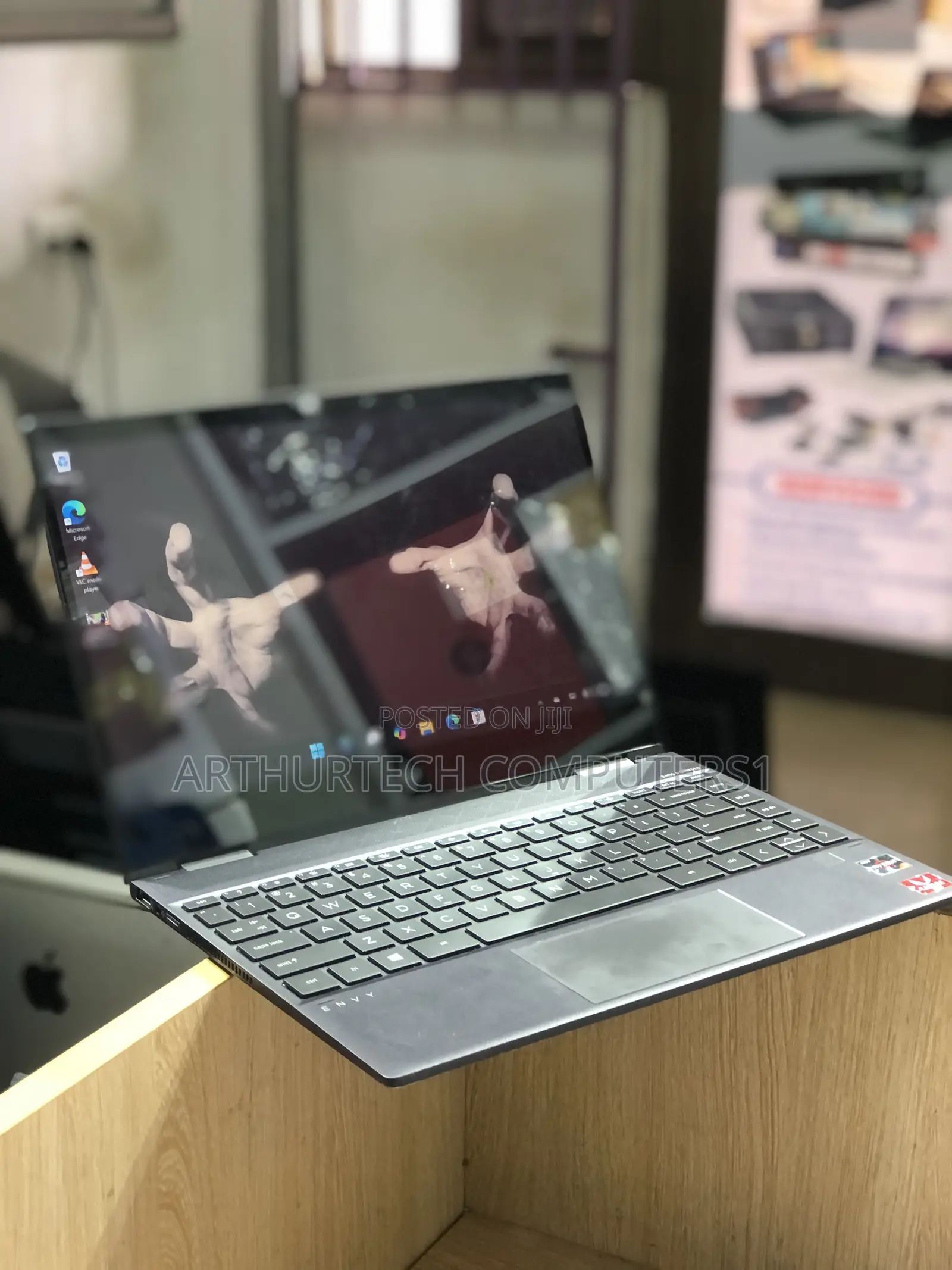 Laptop HP Envy x360 8GB AMD Ryzen 3 SSD 256GB