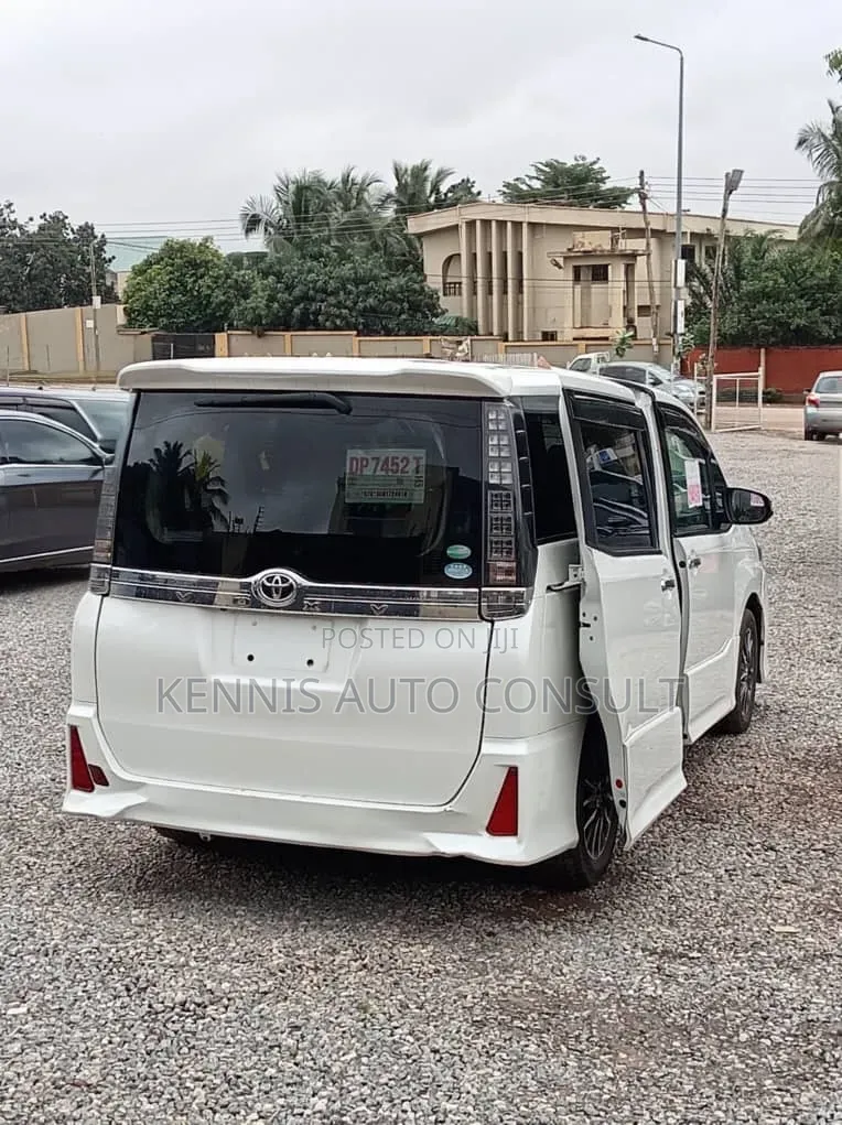 Toyota Voxy 2015 White