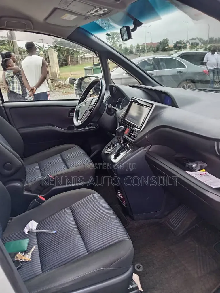 Toyota Voxy 2015 White