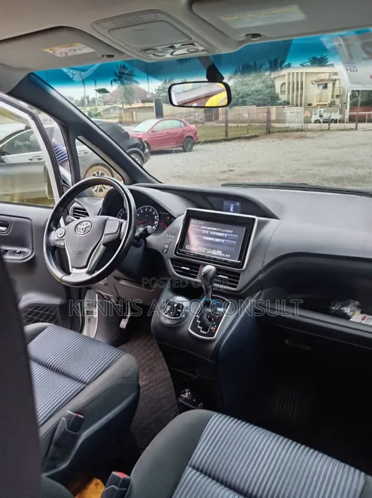 Toyota Voxy 2015 White